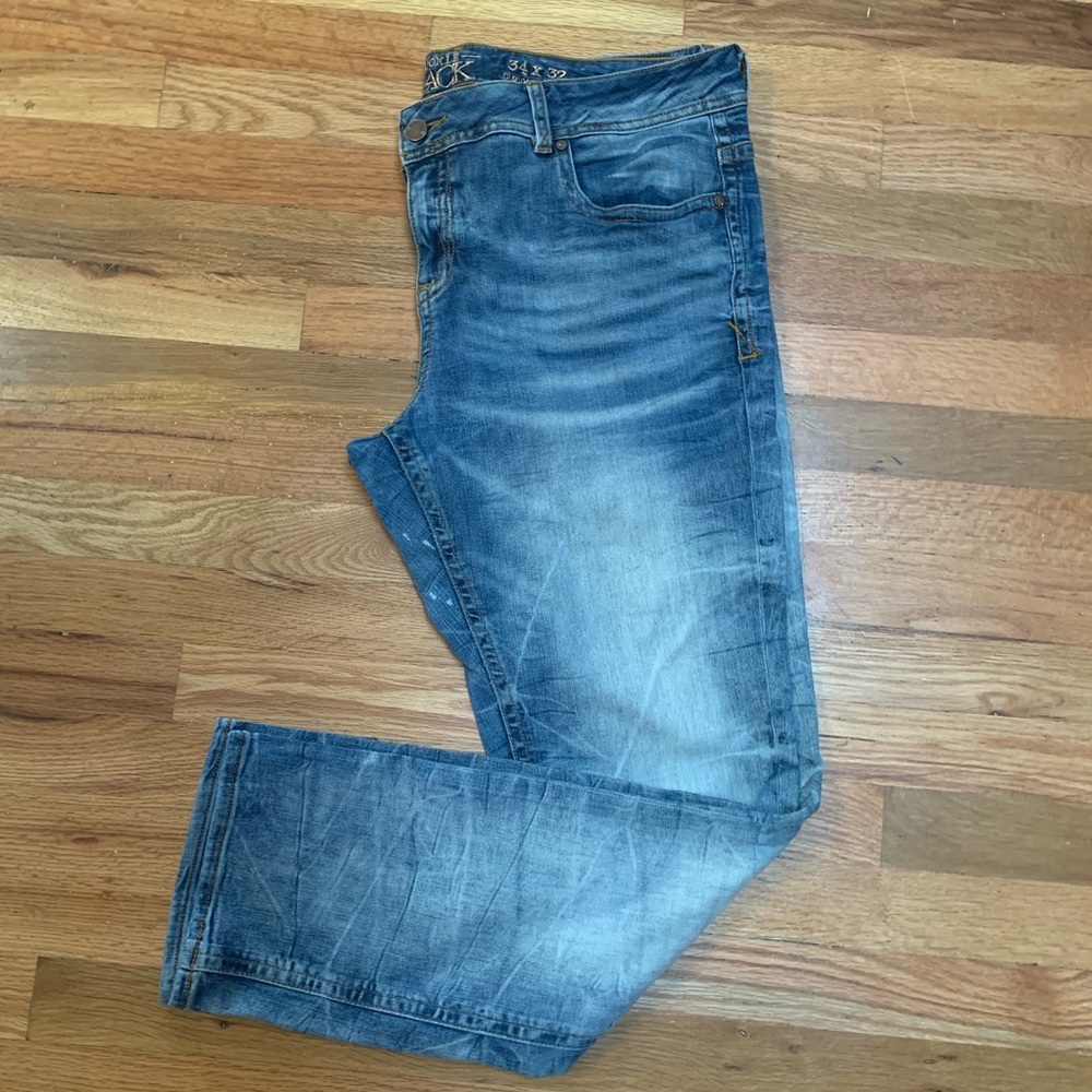 BUCKLE BLACK CURVY STRAIGHT JEANS